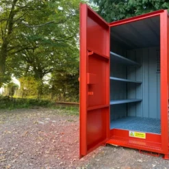 7ft x 5ft (2,2 m x 1,6 m) Chemstore Sécurisé en Acier – Stockage de Produits Chimiques et Matières Dangereuses